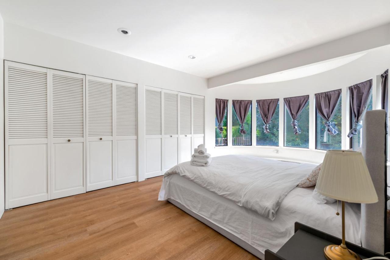 Sunny 1-Bedroom Private Rooms In Charming Vancouver Exterior photo